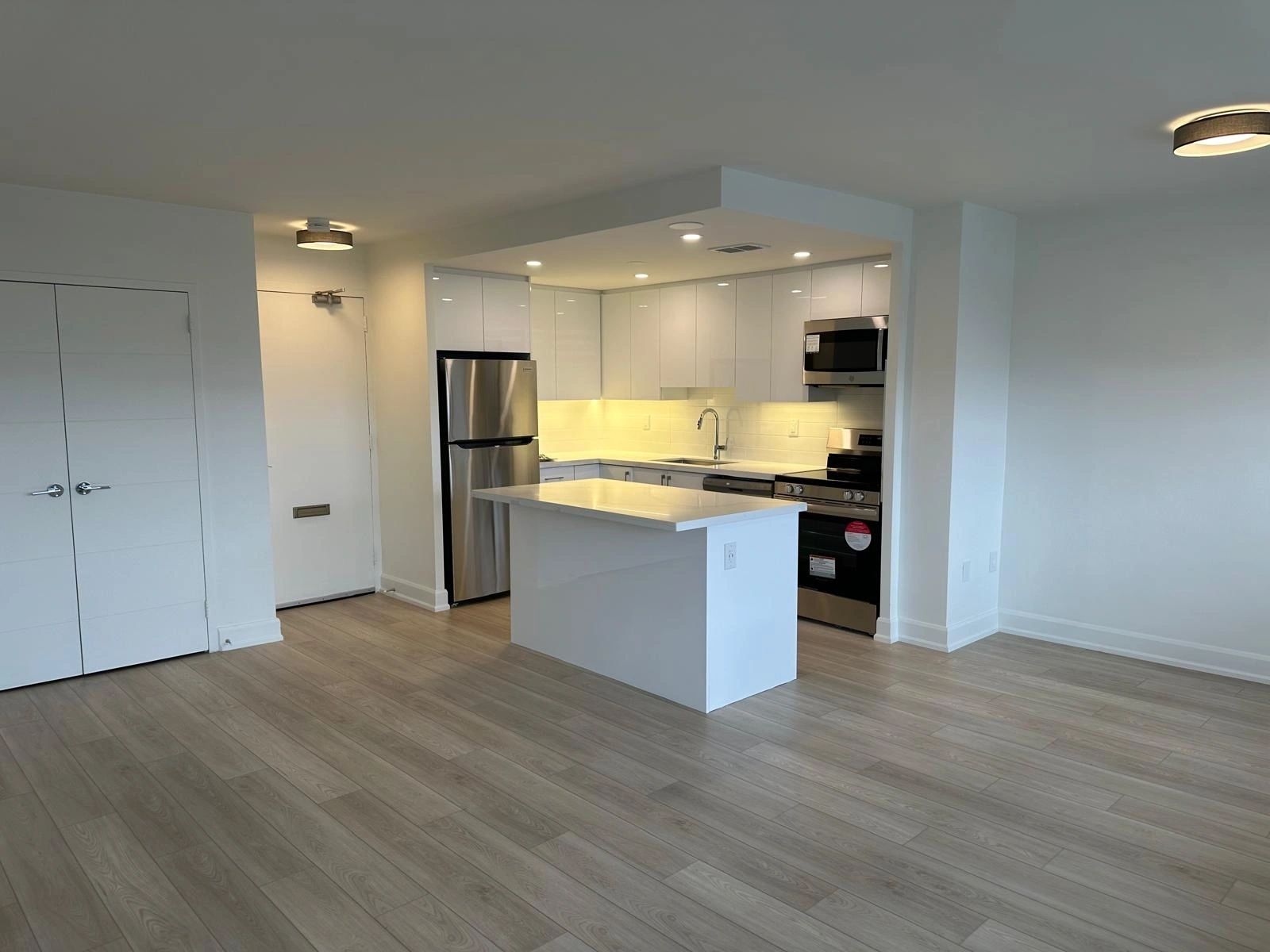 Pro North Renovation large showcase - modern renovation